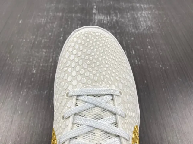 Nike Zoom Kobe IV White Gold Basketball Shoes 11