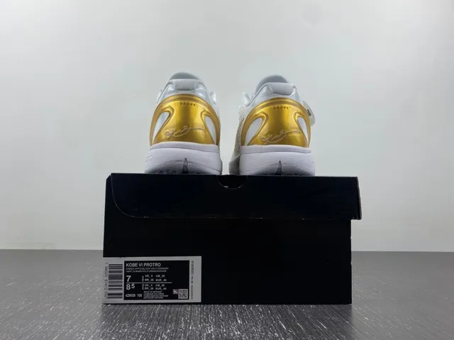 Nike Zoom Kobe IV White Gold Basketball Shoes 18