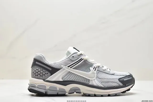 Nike Zoom Vomero 5 chaussures de running blanches grises 9