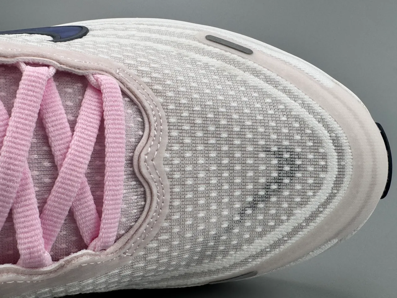 Nike ZoomX Invincible Run Pink Navy Tige en mesh ingénierie Semelle intermédiaire ondulée en couches Chaussures de course 4