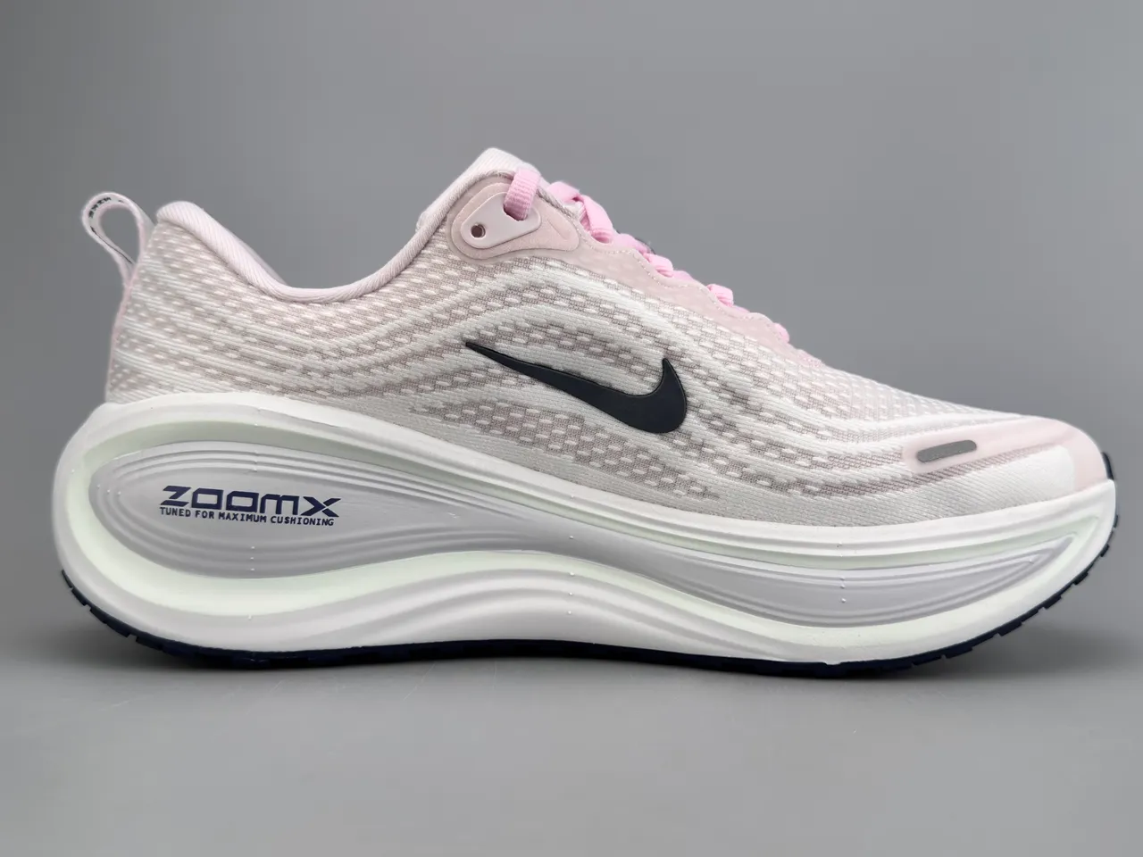 Nike ZoomX Invincible Run Pink Navy Tige en mesh ingénierie Semelle intermédiaire ondulée en couches Chaussures de course 10