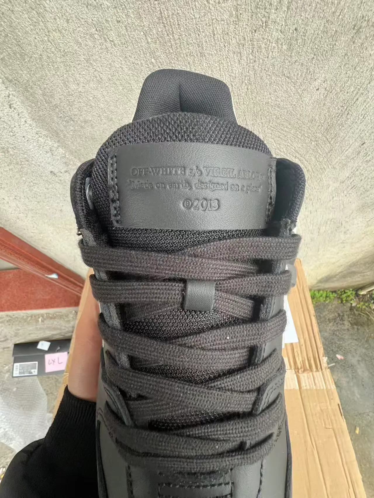 Off-White Arrow Baskets Lifestyle Noir et Blanc 4