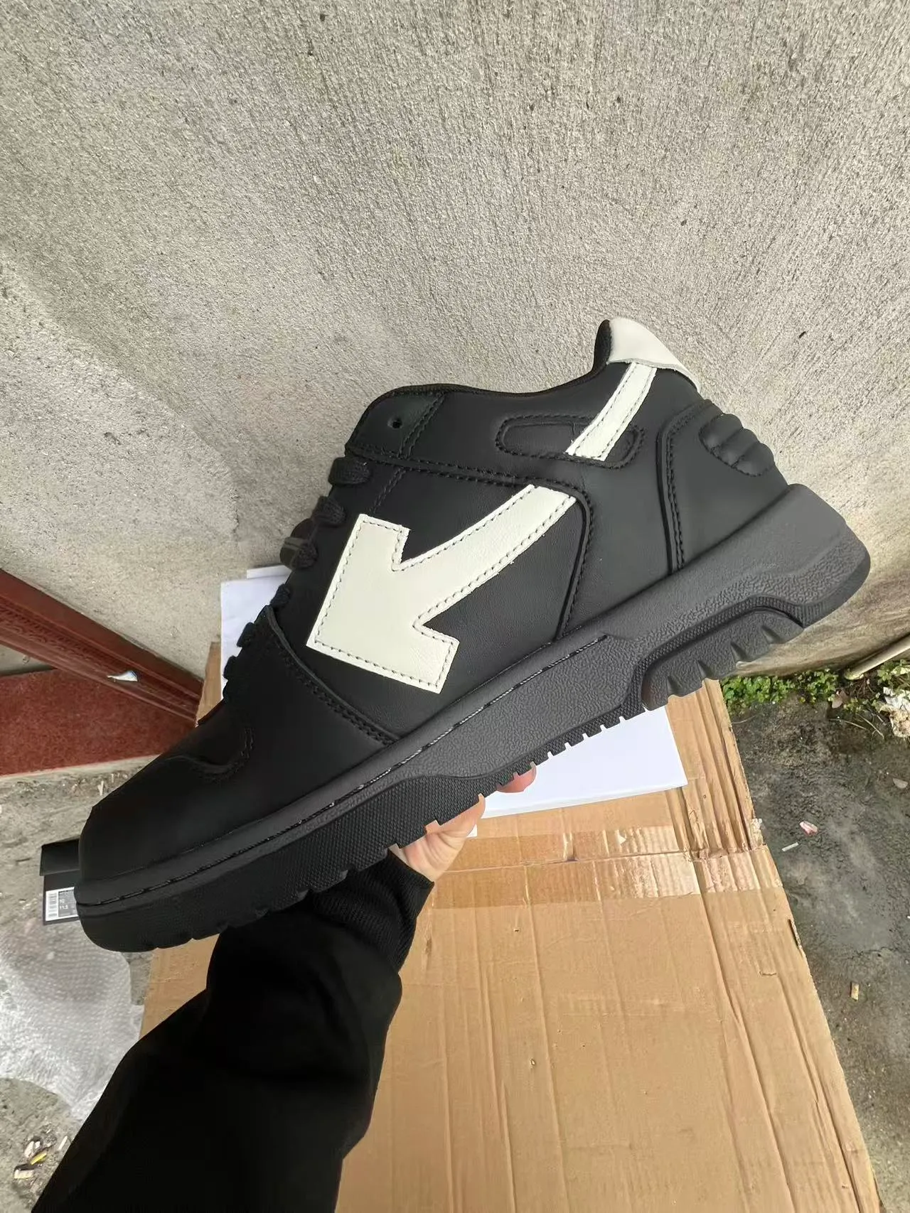 Off-White Arrow Baskets Lifestyle Noir et Blanc 5