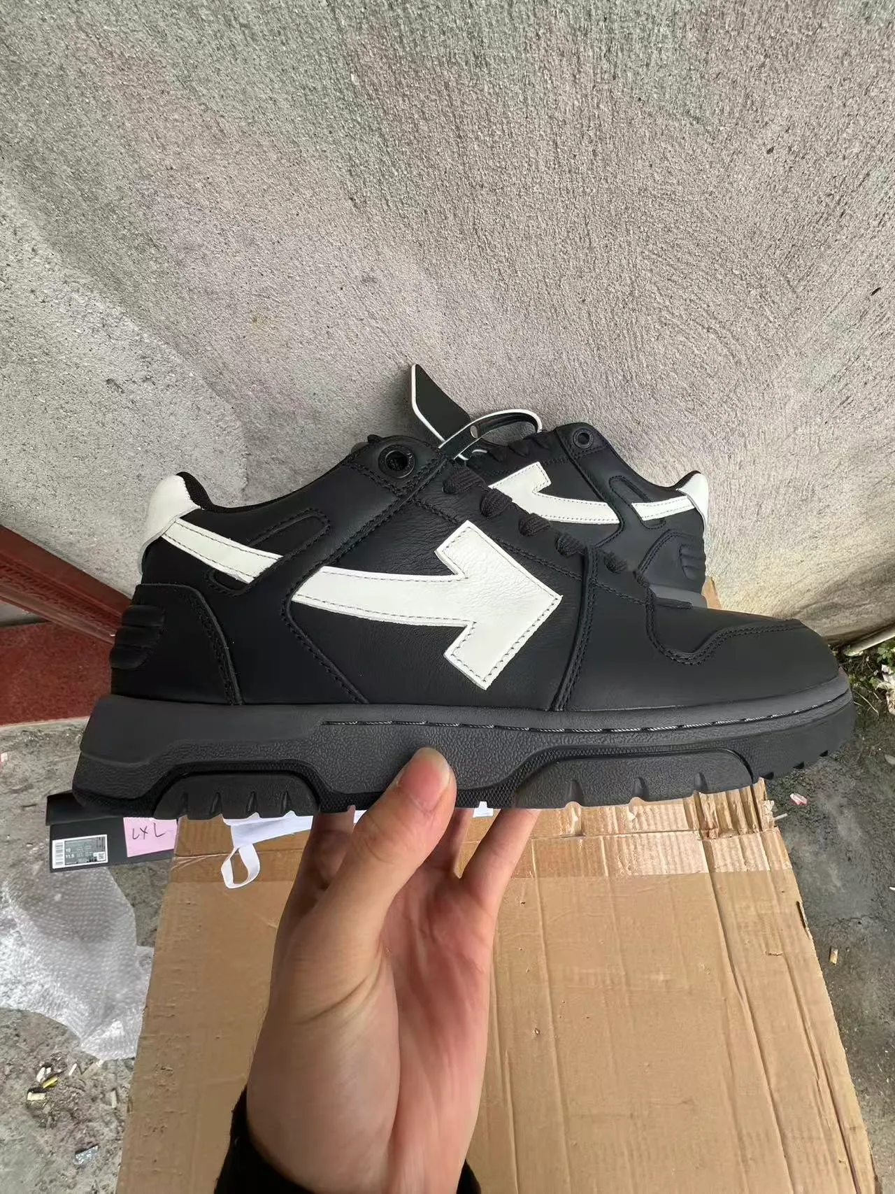 Off-White Arrow Baskets Lifestyle Noir et Blanc 7