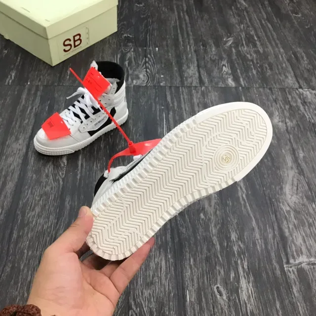 أحذية Off-White أسود عالية الارتفاع مع تفاصيل صناعية للنمط الحياتي 2