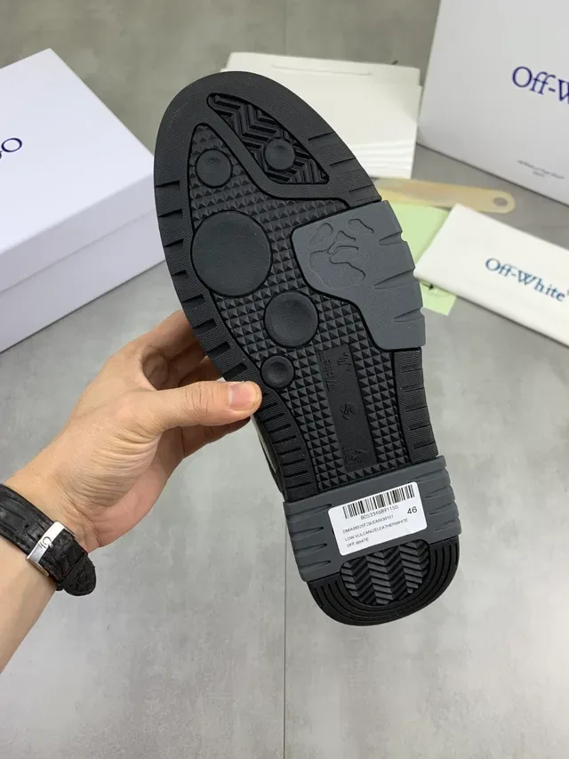 Off-White حذاء رياضي أسلوب حياة أسود تصميم صناعي أصبع مثقب 2