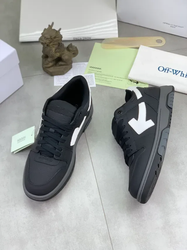 Off-White حذاء رياضي أسلوب حياة أسود تصميم صناعي أصبع مثقب 5