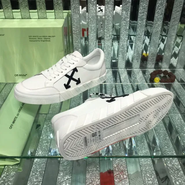 Off-White Noir Baskets basses Haut en cuir Sneakers lifestyle 2