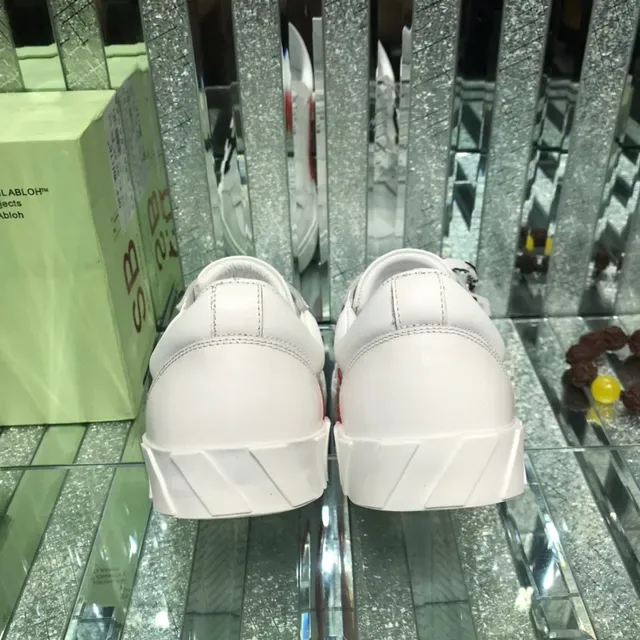 Off-White Noir Baskets basses Haut en cuir Sneakers lifestyle 3