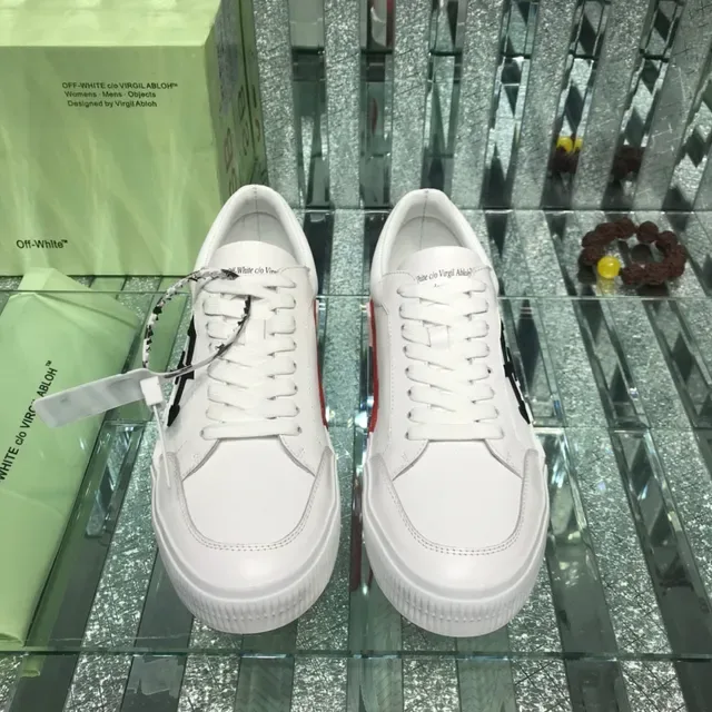 Off-White Noir Baskets basses Haut en cuir Sneakers lifestyle 4