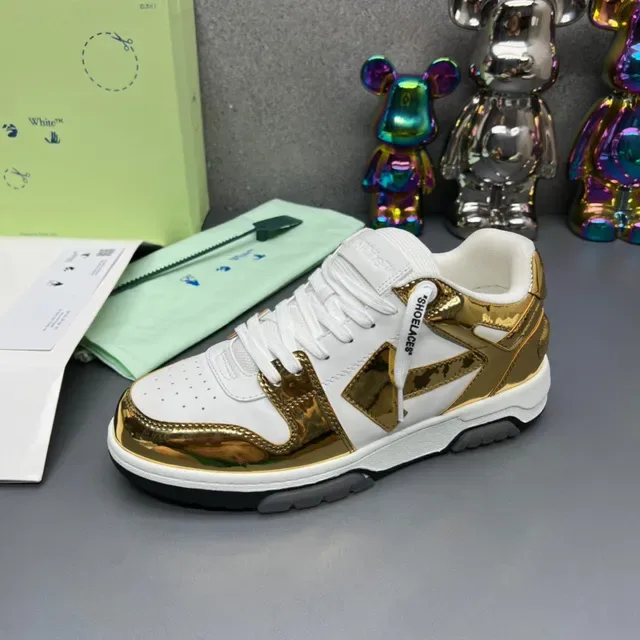 Off-White Sneakers Chunky en cuir patent doré métallique avec motif de flèche diagonale 4