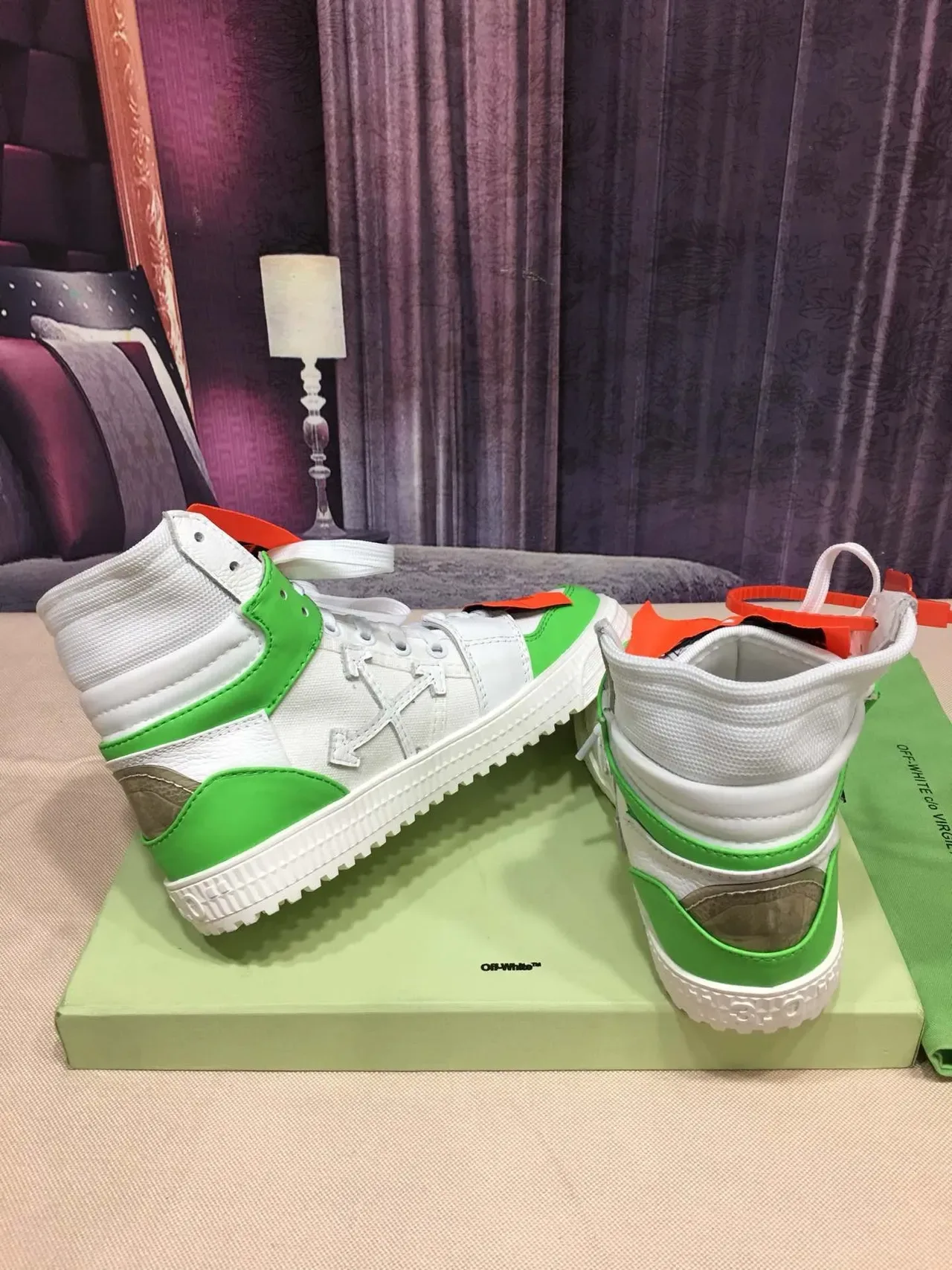 Off-White Verde Tênis Lifestyle de Alto com Detalhes Industriais 3