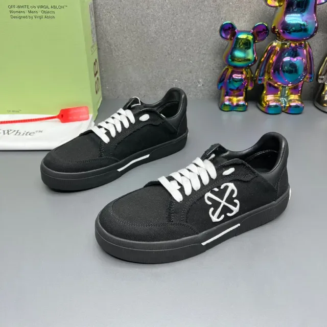 Off-White Industrial Black Lona Parte Superior Interlocking Cross Logo Sneakers Lifestyle 2