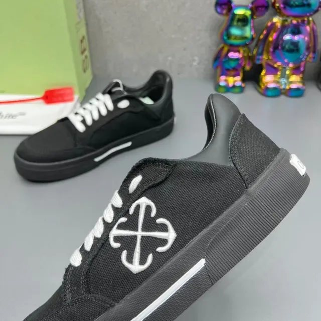 Off-White Industrial Black Lona Parte Superior Interlocking Cross Logo Sneakers Lifestyle 5