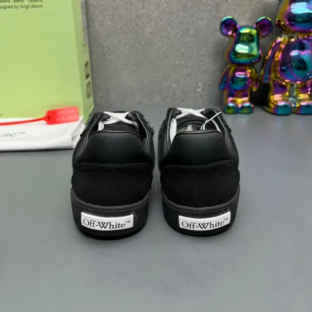 Off-White Industrial Black Lona Parte Superior Interlocking Cross Logo Sneakers Lifestyle 7