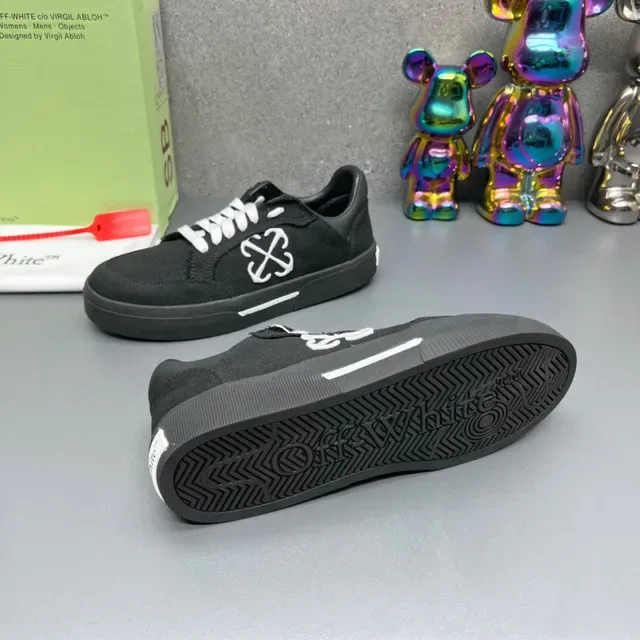 Off-White Industrial Black Lona Parte Superior Interlocking Cross Logo Sneakers Lifestyle 8