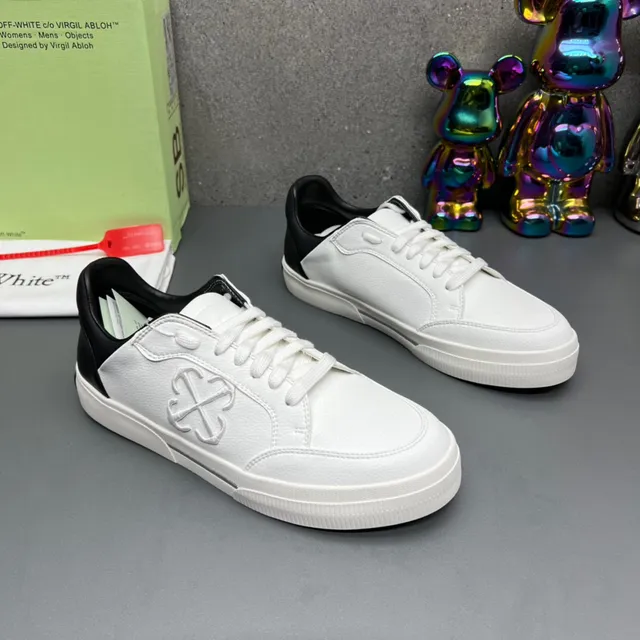 Off-White Industrial Low-Top sneakers lifestyle blanc et noir 3