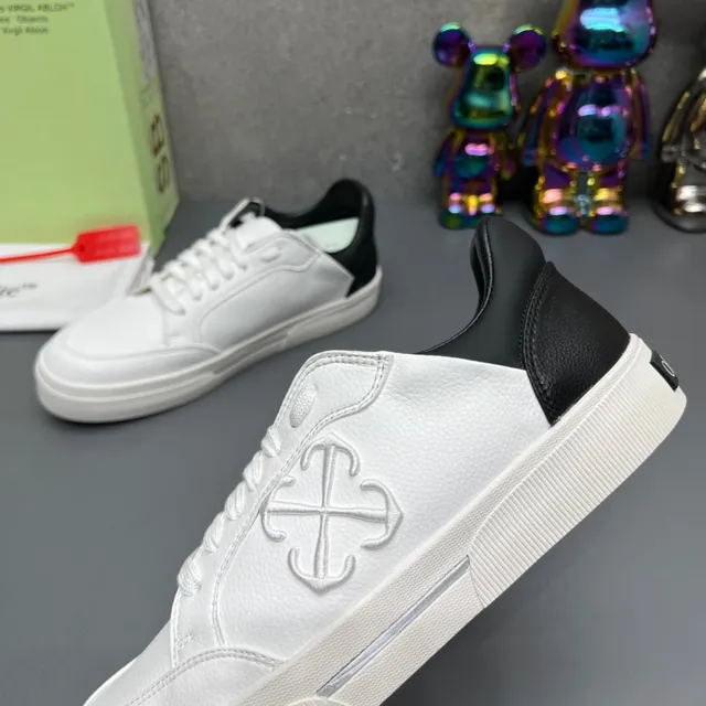 Off-White Industrial Low-Top sneakers lifestyle blanc et noir 5