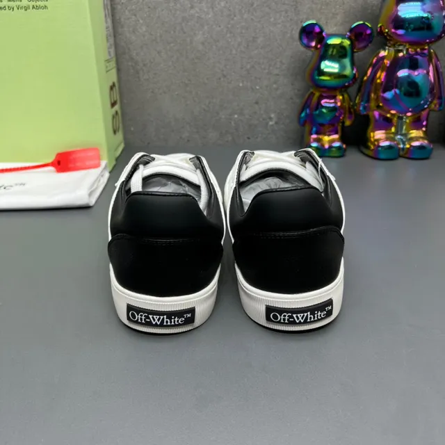 Off-White Industrial Low-Top sneakers lifestyle blanc et noir 7