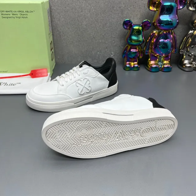 Off-White Industrial Low-Top sneakers lifestyle blanc et noir 8