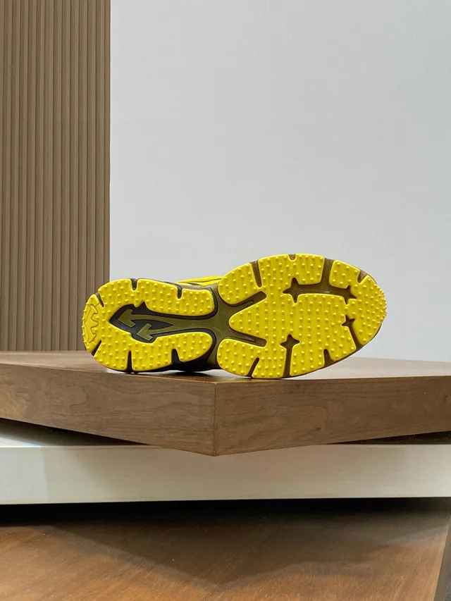 Off-White Semelle Jaune Verte Superpositions de Flèches Géométriques Sneakers Chunky 9