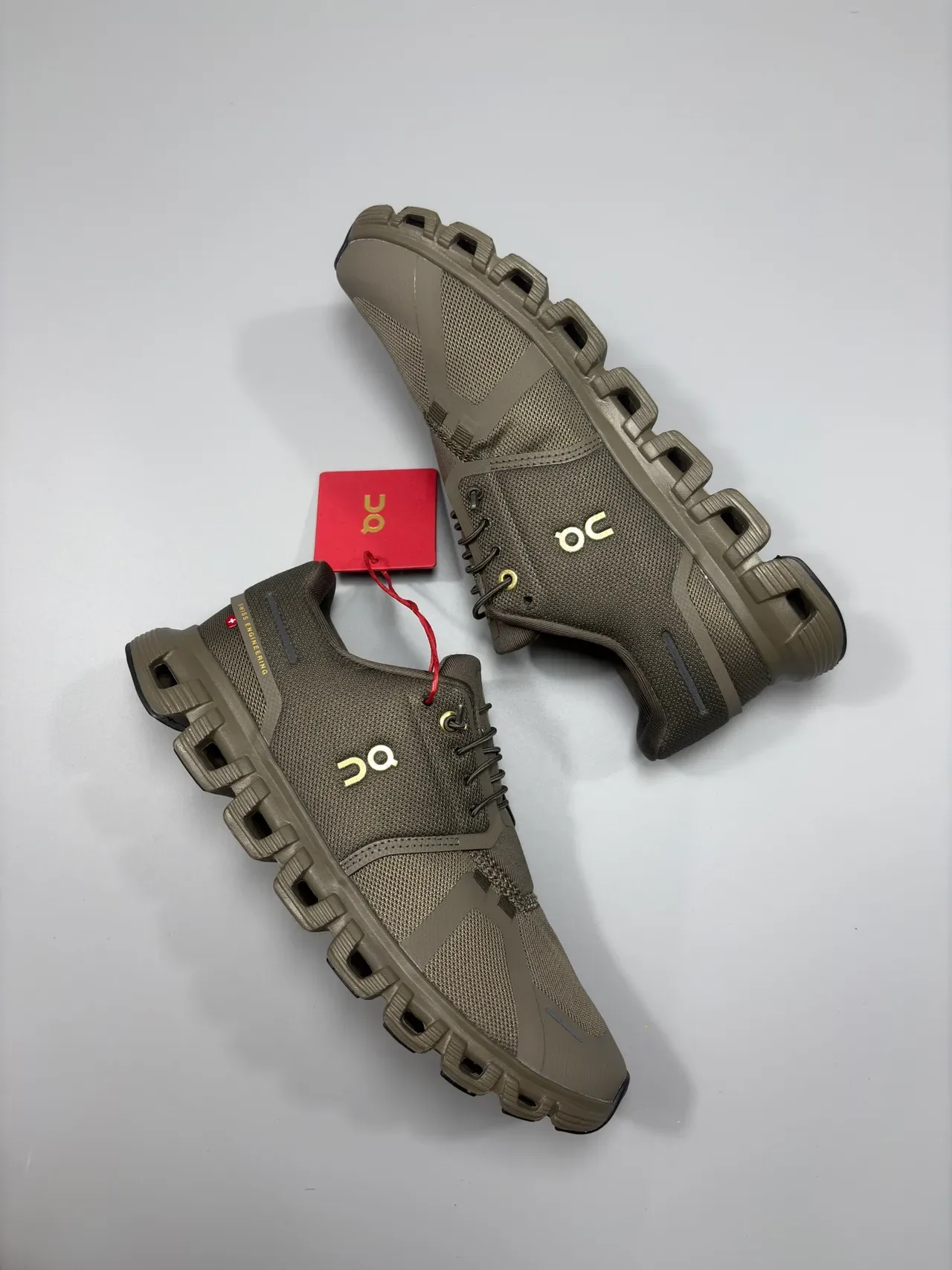 On Army Green Gold Upper en maille ingénierisée sculpté Podded Midsole Chaussures lifestyle 6