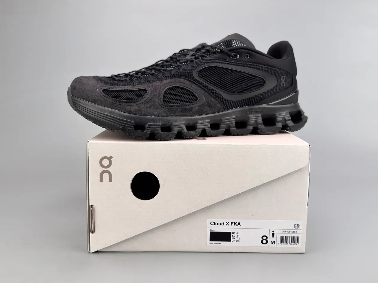 On sneakers lifestyle en maillage monochrome noir et daim supérieur 4