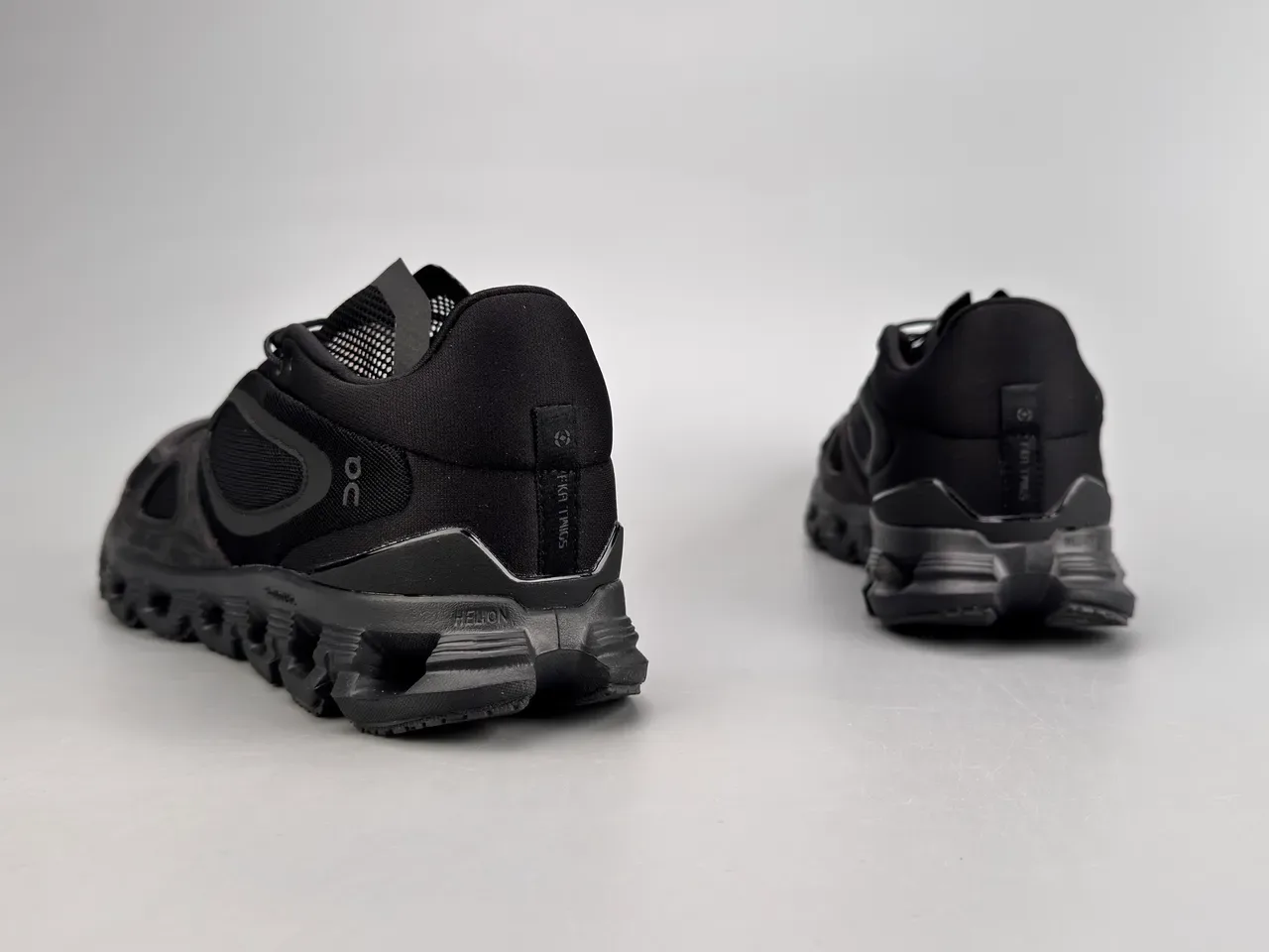 On sneakers lifestyle en maillage monochrome noir et daim supérieur 7