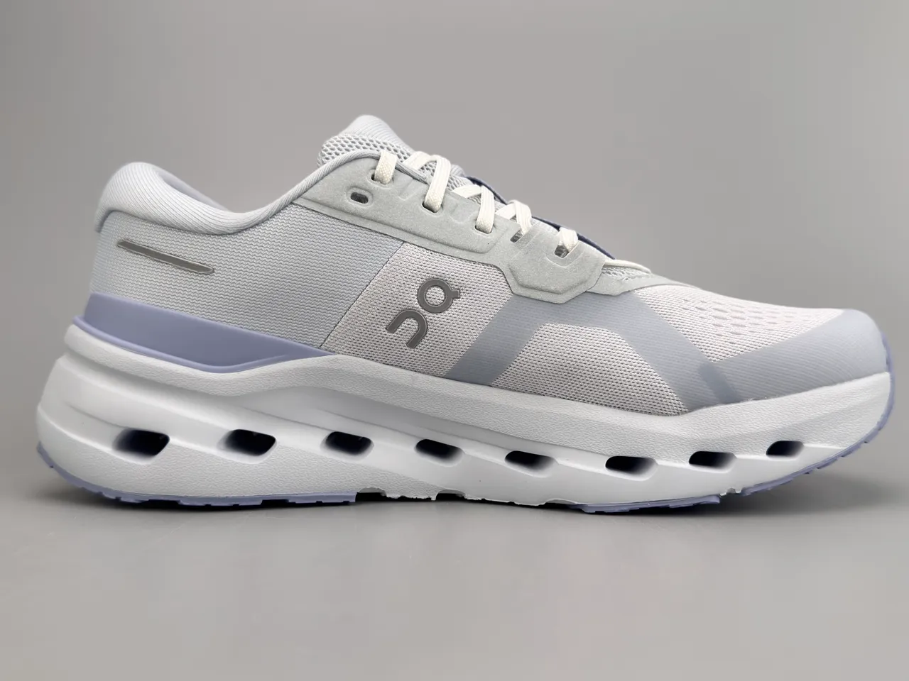 On Cloudmonster Tênis de corrida cinza claro e lavanda 10