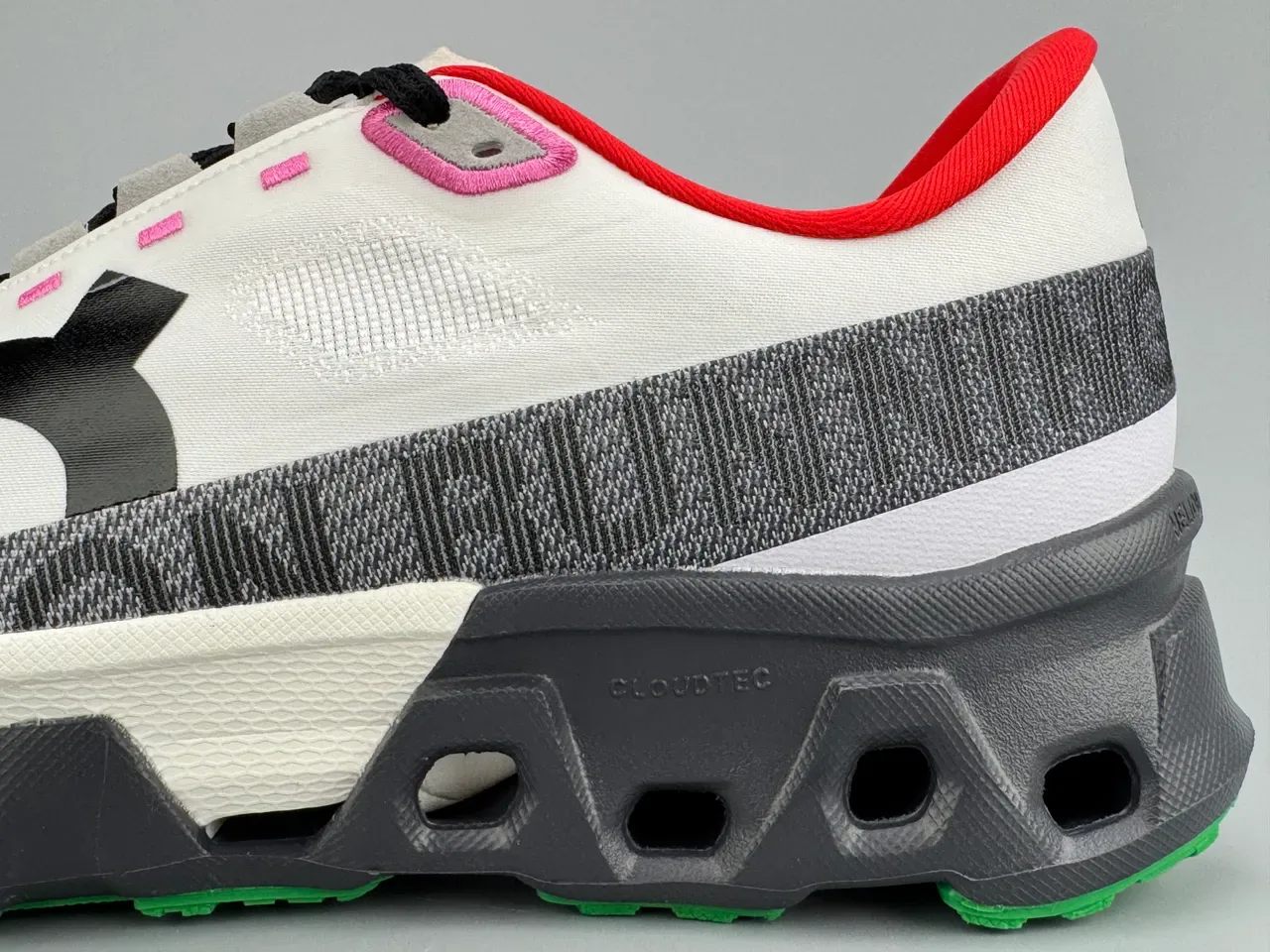On Branco Preto Malla Engineered Parte Superior Contraste De Cor Laços De Cadarço E Gola Sneakers Lifestyle 3