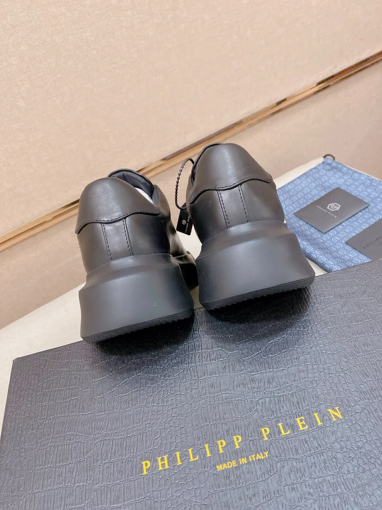 Philipp Plein Sneakers Lifestyle Cuir Noir Or Mat Hexagonal PP Logo 3