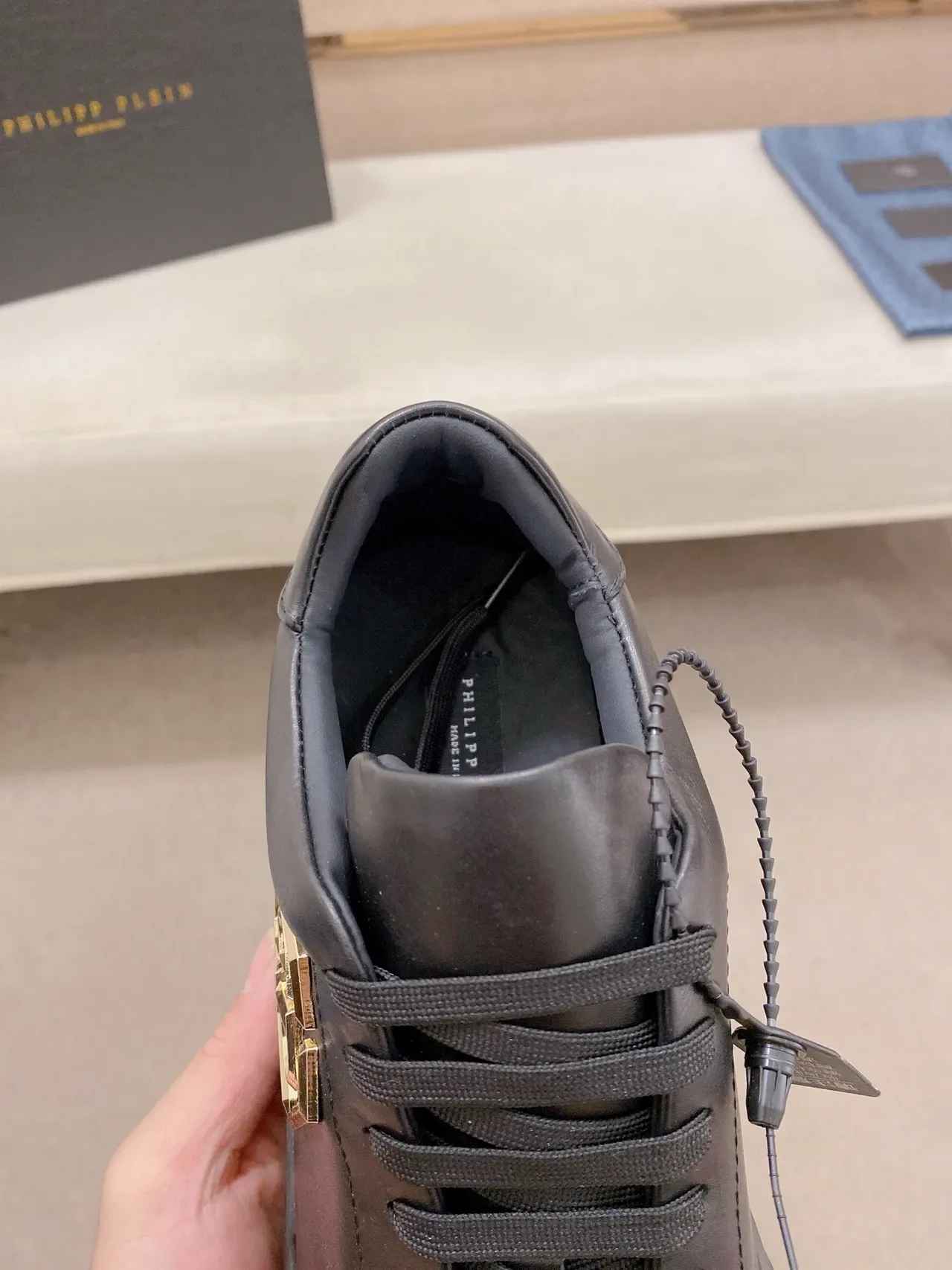 Philipp Plein Sneakers Lifestyle Cuir Noir Or Mat Hexagonal PP Logo 4