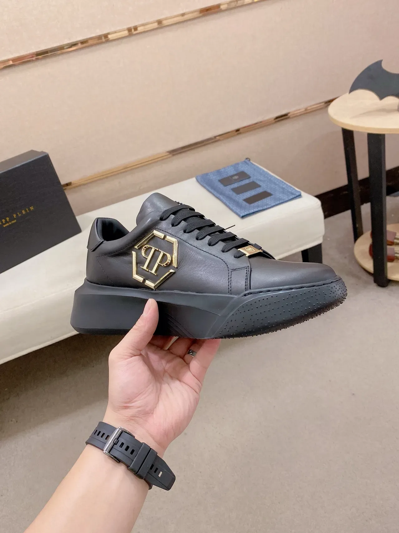 Philipp Plein Sneakers Lifestyle Cuir Noir Or Mat Hexagonal PP Logo 5