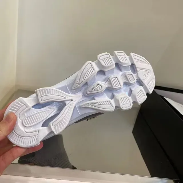Philipp Plein Gris Noir Chaussures Lifestyle à Empiècement en Maille Ajustable Sangle Monogrammée 7