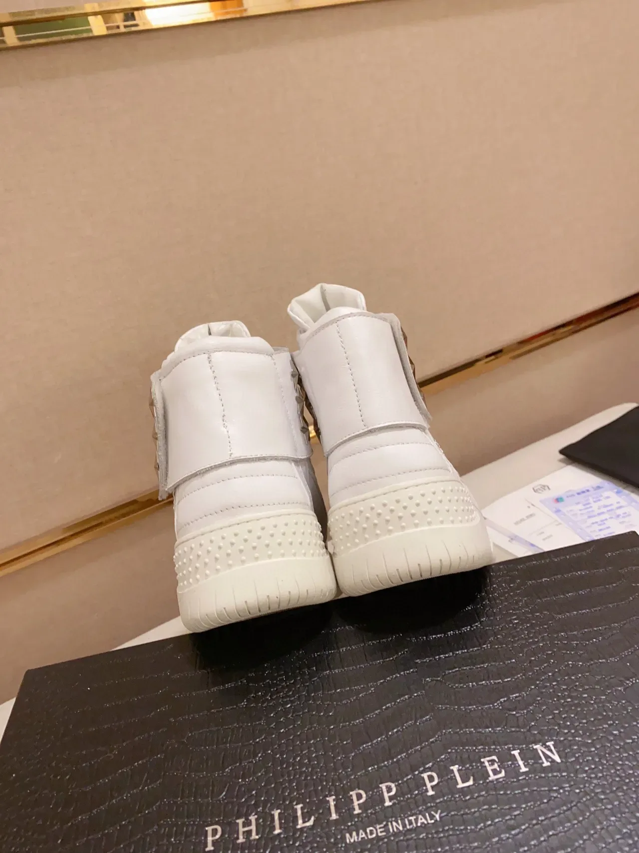 Philipp Plein Sneakers Lifestyle Blanches Argentées Hautes à Sangle avec Clous d'Étoile 4