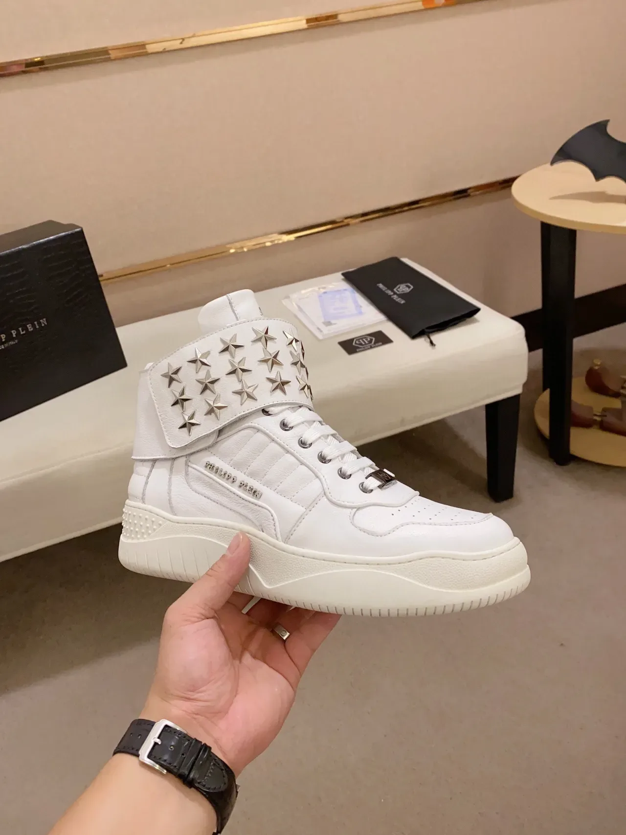 Philipp Plein Sneakers Lifestyle Blanches Argentées Hautes à Sangle avec Clous d'Étoile 7