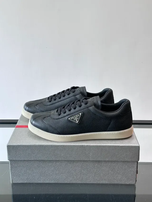 Prada Tênis Lifestyle Preto e Bege Couro Texturizado Low-Top Silhouette 5
