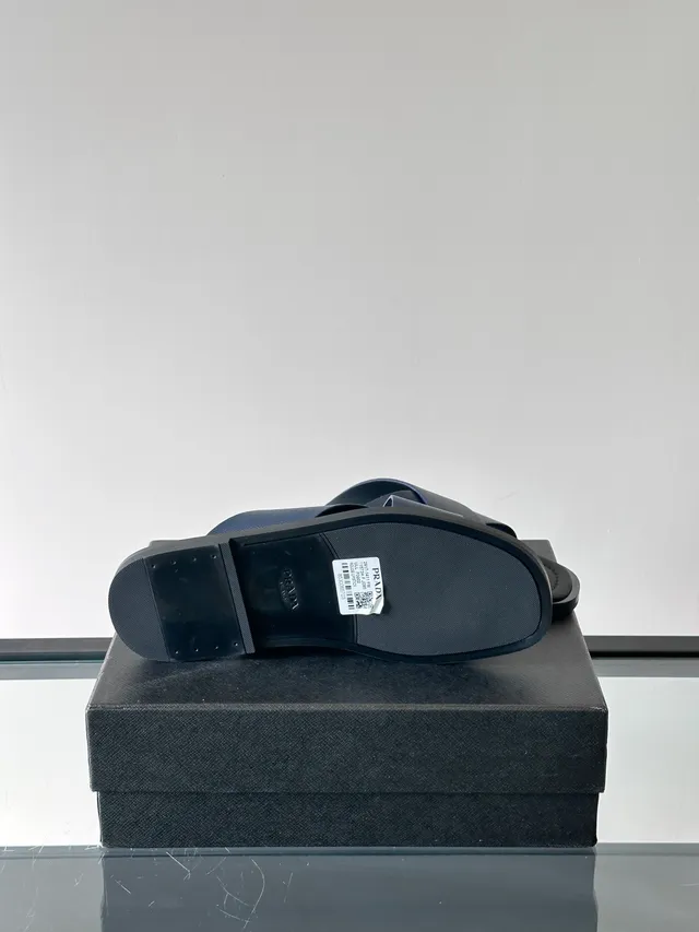 Prada काला नीला क्रॉस-स्ट्रैप फ्लैट सोल कैजुअल सैंडल 2