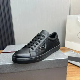 Prada حذاء رياضي أسود منخفض مربوط أسلوب حياة
