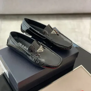 Prada Mocassin Noir Rouge Cuir Verni Brillant Couture Moc-Toe