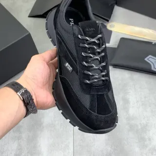 Prada Chaussures Lifestyle Noires en Daim et Panel en Maille