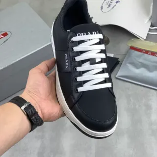 Prada Sneakers Lifestyle Noir Blanc Cuir Supérieur Lacets Contraste