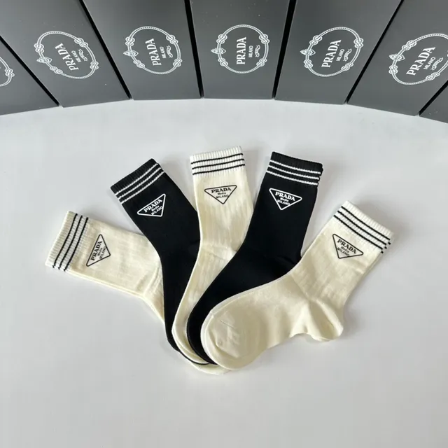 Prada Noir Blanc Tricoté à côtes Brodé Logo Manchette Chaussettes 2