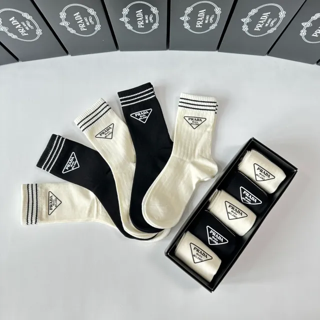 Prada Noir Blanc Tricoté à côtes Brodé Logo Manchette Chaussettes 5