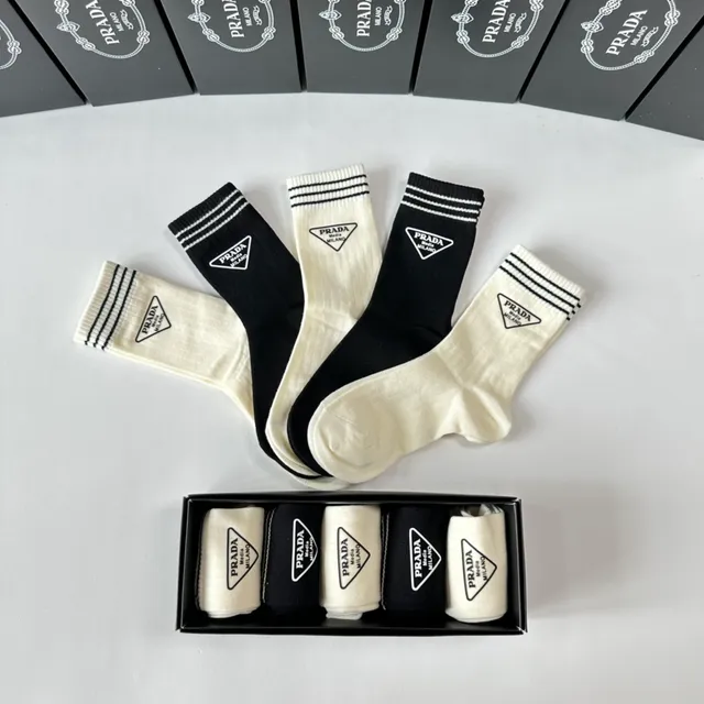 Prada Noir Blanc Tricoté à côtes Brodé Logo Manchette Chaussettes 6