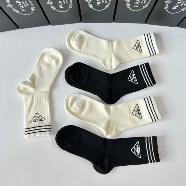 Prada Noir Blanc Tricoté à côtes Brodé Logo Manchette Chaussettes 7