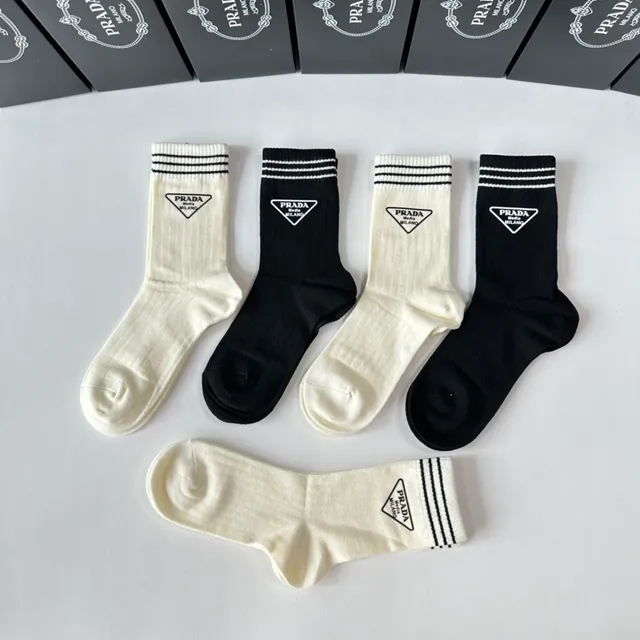 Prada Noir Blanc Tricoté à côtes Brodé Logo Manchette Chaussettes 8