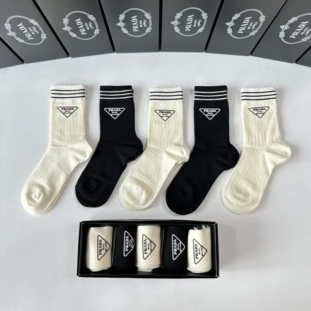 Prada Noir Blanc Tricoté à côtes Brodé Logo Manchette Chaussettes 9