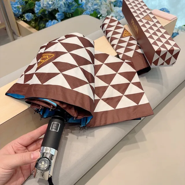 Prada Marron Blanc Imprimé Géométrique Triangulaire Pliable Canopy Sac à main 6