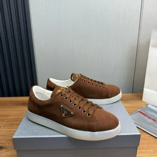 Prada Marrón Blanco Ante Superior Triangular Logotipo Placa Estilo de Vida Zapatillas